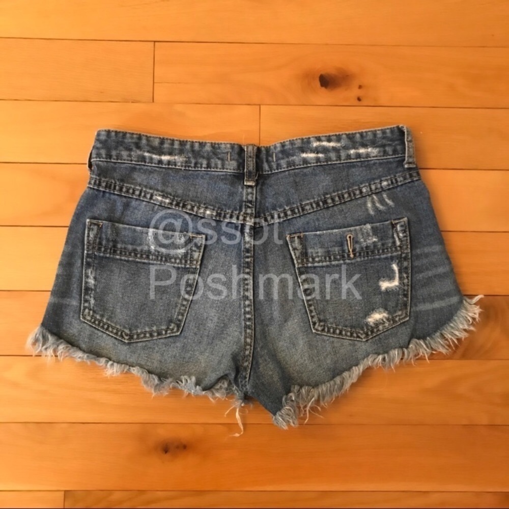 Free people dolphin hem distressed jean shorts - Picture 2 of 7